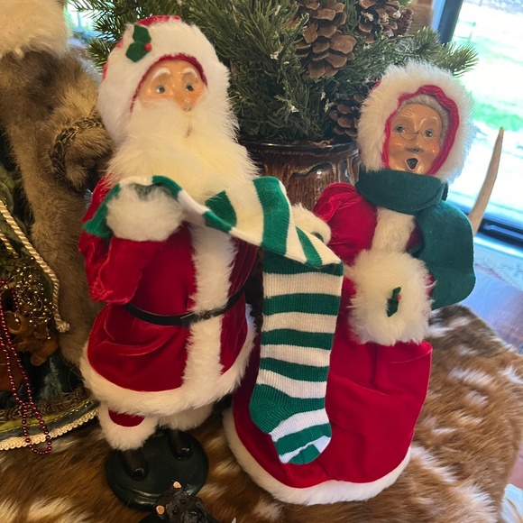 Santa with Stocking, Mrs Claus and Puppy with Skate - Picture 9 of 9